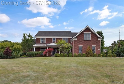 2433 Woodridge Ct,  Milford, MI 48380