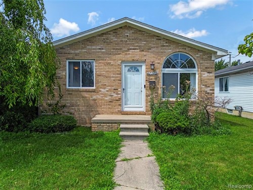 17245 Martin Rd,  Roseville, MI 48066