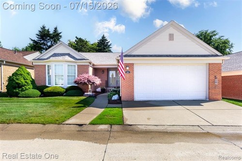 18801 Maple Cir N Unit 13,  Clinton Township, MI 48036