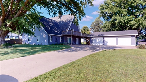 810 S Main St, Holstein, IA 51025