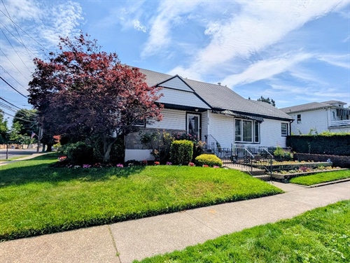 256 Beach 126 Street,  Belle Harbor, NY 11694