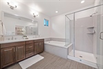 2389 Sierra Village Drive Roseville CA 95747 primary bathroom gr29