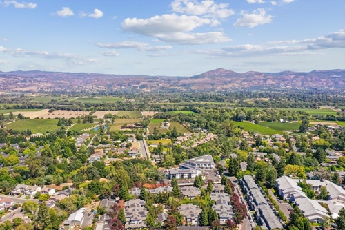 58 Skipping Rock Way,  Napa, CA 94558