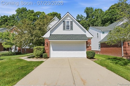 668 Shady Maple Dr,  Wixom, MI 48393