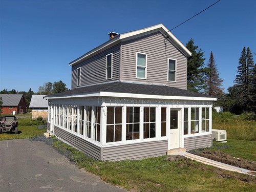 576 Main St,  Jackman, ME 04945