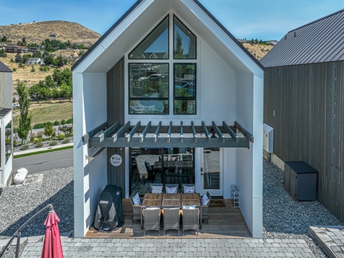 1402 Cottage Lane,  Chelan, WA 98816