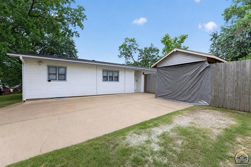 6711 SW Windsong Dr,  Topeka, KS 66619
