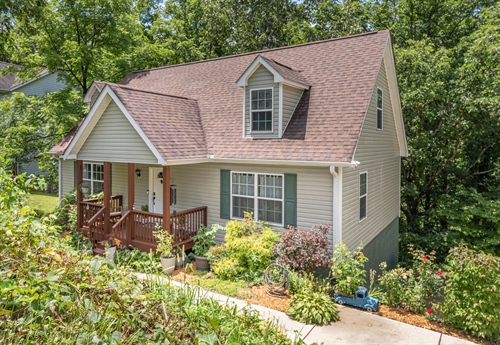 10 E. Rolling Acres Drive,  Weaverville, NC 28787