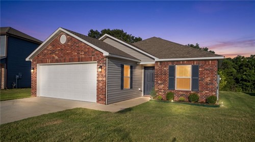 1151 E Sparrow Cir,  Fayetteville, AR 72701