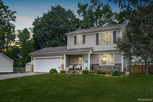 1558 Maddox St, West Bloomfield Township, MI 48324