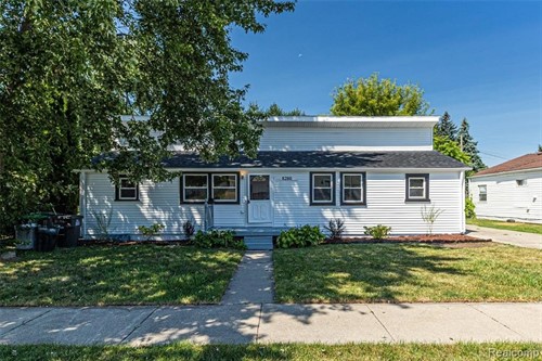 8280 Pine St, Taylor, MI 48180