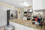 Gorgeous counters and eating bar.