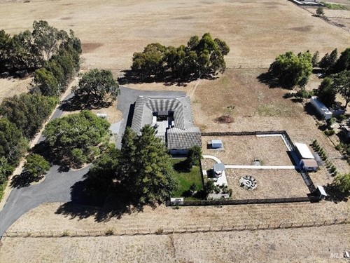 530 Oasis Dr,  Santa Rosa, CA 95407