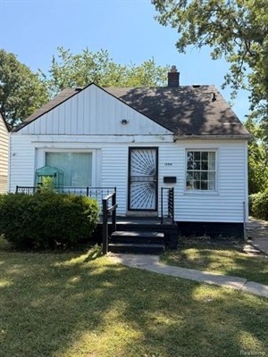 18945 Sawyer St, Detroit, MI 48228