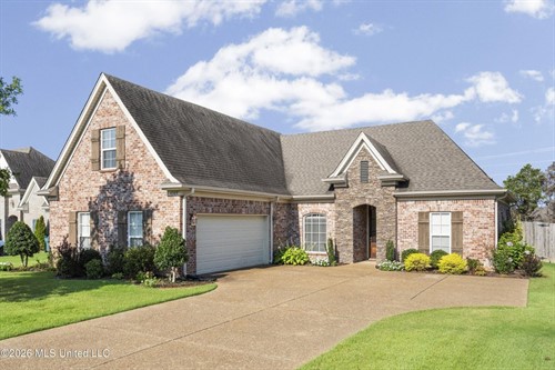 4389 W Vineyard Dr,  Southaven, MS 38672