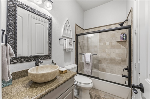Full bath with direct access to guest suite