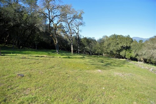 279-283 Clear Ridge Dr,  Healdsburg, CA 95448