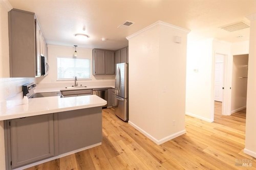 221 Elbridge Ave Apt D,  Cloverdale, CA 95425