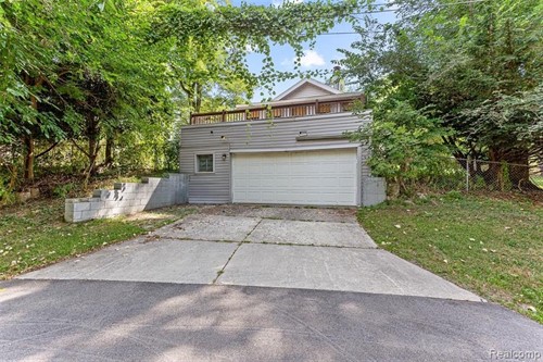 2550 Loon Lake Rd, Wixom, MI 48393