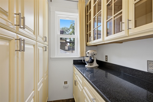 36 Walton St 19