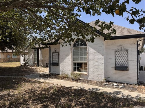107 Muirfield St,  La Vernia, TX 78121