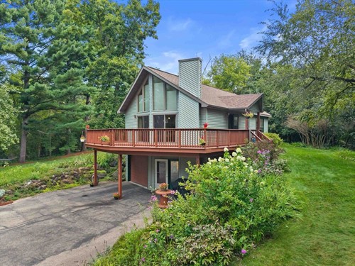 W14129 Theresa Ln, Prairie du Sac, WI 53578