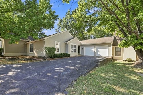 10752 Oakmont St,  Overland Park, KS 66210