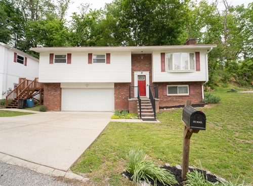 1003 Lynn Oaks Dr,  Charleston, WV 25313
