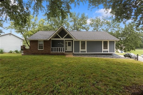 2001 Place Liberte Dr,  Liberty, MO 64068