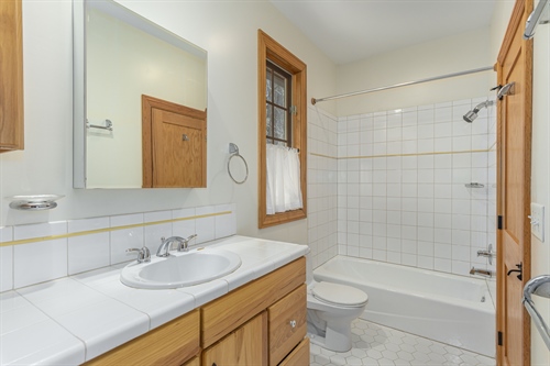 Guest house bathroom