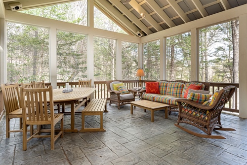 Spacious screened porch