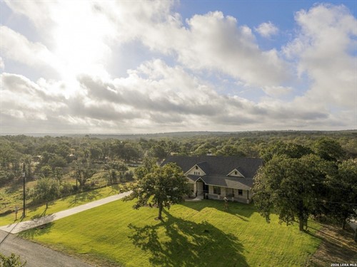 120 Hidden Forest Dr,  La Vernia, TX 78121