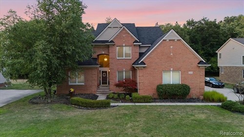 27348 Oxford Dr,  Southfield, MI 48033