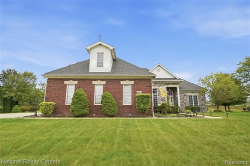 8401 Heartwood Dr,  Berlin Township, MI 48166