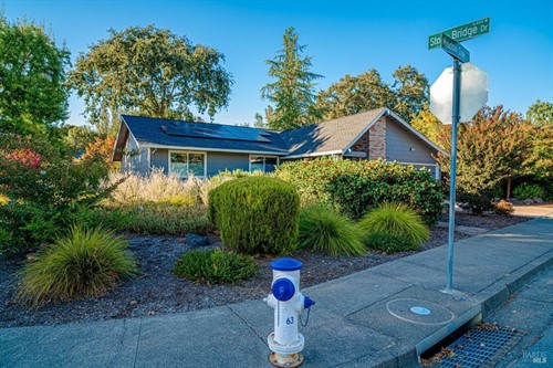 6401 Meadow Creek Ln,  Santa Rosa, CA 95409