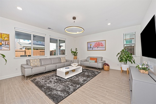 4121 Trinity Alps Way Roseville CA 95747 gathering room looking at windows gr11
