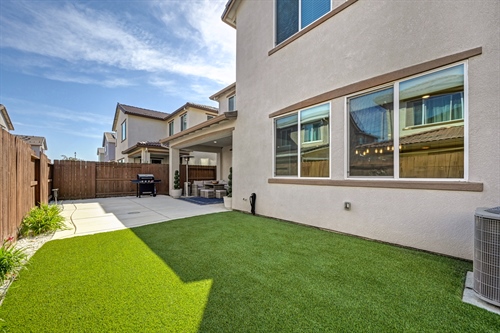 4121 Trinity Alps Way Roseville CA 95747 backyard day grass and patio from half ac gr59