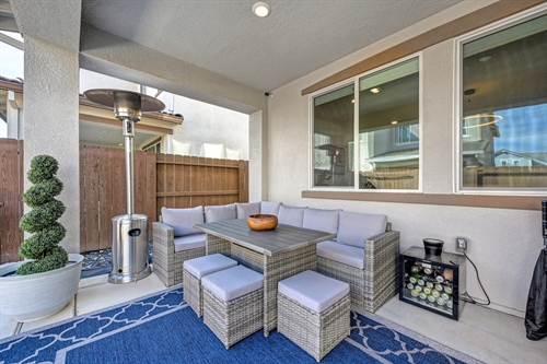 4121 Trinity Alps Way Roseville CA 95747 covered patio looking at windows gr53