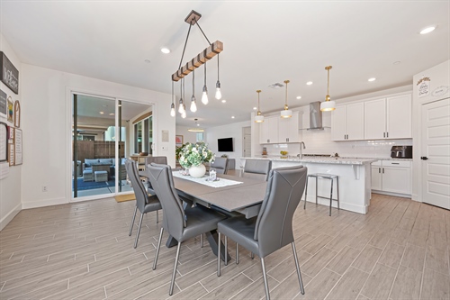 4121 Trinity Alps Way Roseville CA 95747 dining looking at slider gr20