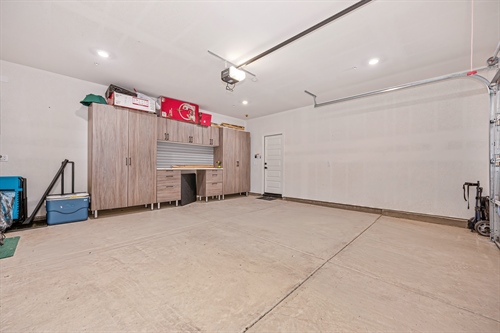 4121 Trinity Alps Way Roseville CA 95747 garage looking at cabs gr49