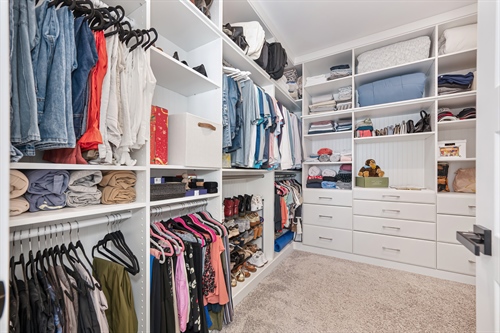4121 Trinity Alps Way Roseville CA 95747 walk-in closet gr34