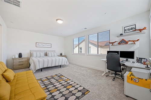 4121 Trinity Alps Way Roseville CA 95747 primary suite sitting and desk gr27