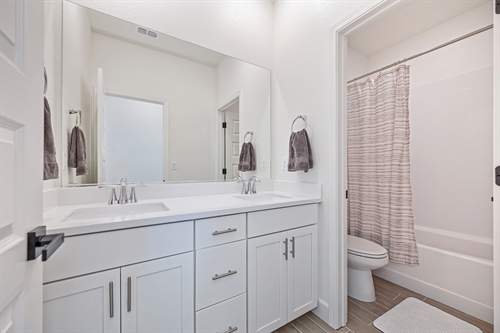 4121 Trinity Alps Way Roseville CA 95747 sec bath gr45