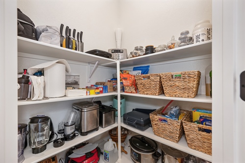 4121 Trinity Alps Way Roseville CA 95747 pantry gr21