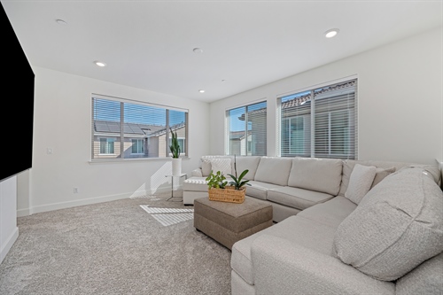 4121 Trinity Alps Way Roseville CA 95747 loft looking at windows gr24