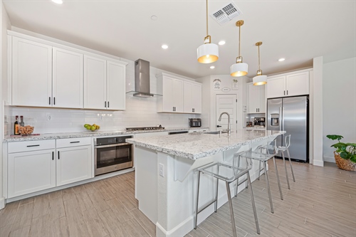 4121 Trinity Alps Way Roseville CA 95747 kitchen looking at pantry gr18