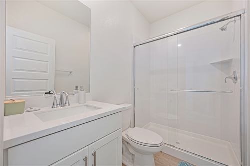 4121 Trinity Alps Way Roseville CA 95747 jr. suite bath gr39