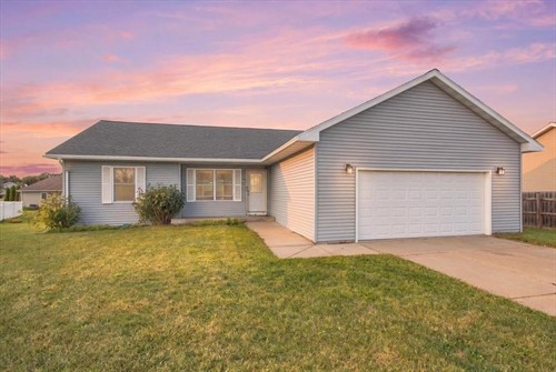 745 Crestview Dr,  Reedsburg, WI 53959
