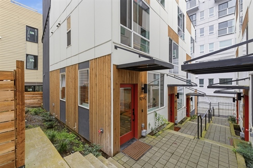 909 Hiawatha Pl S #C,  Seattle, WA 98144