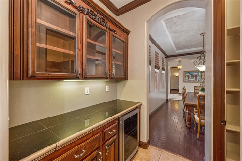 4095 Kingsbarns Drive Roseville CA 95747 butlers pantry gr53